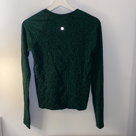 Lululemon never worn green top - Picture 2 of 2